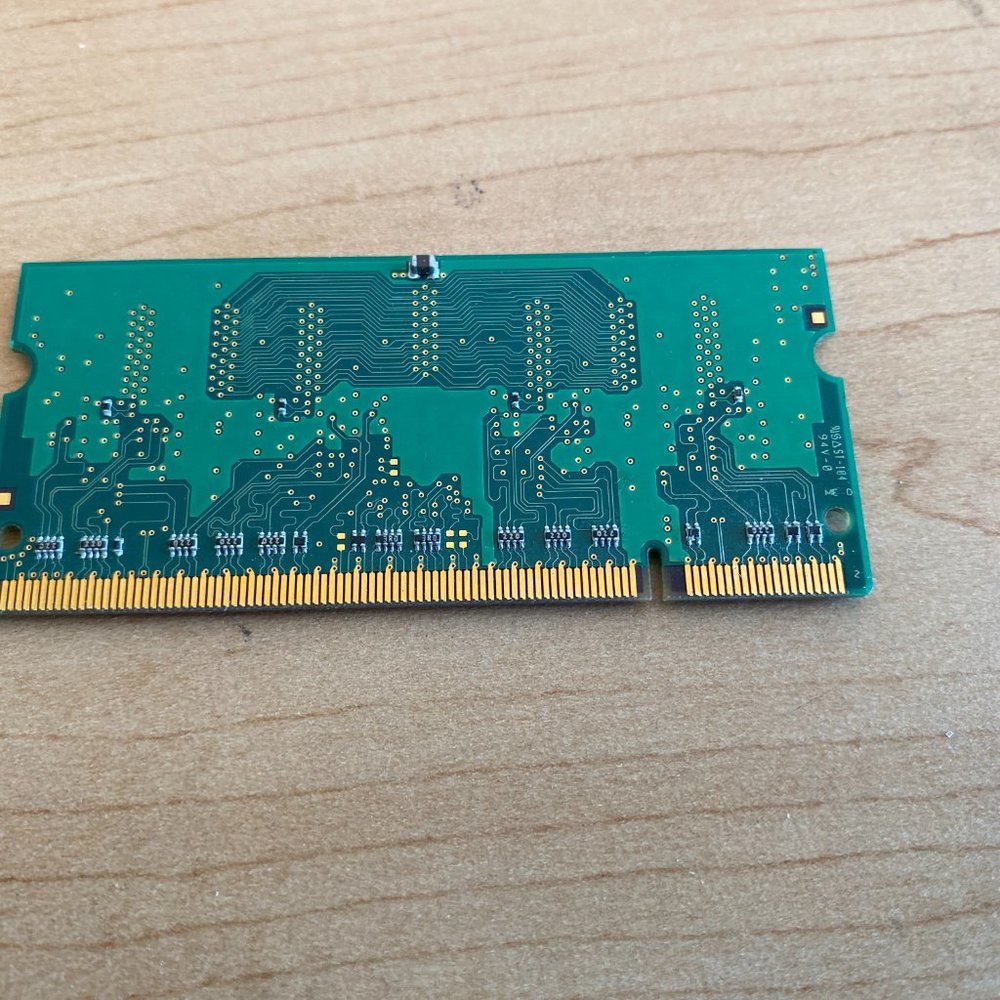Hynix 256MB 1Rx16 PC2-3200S-333-12 - Picture 2 of 2